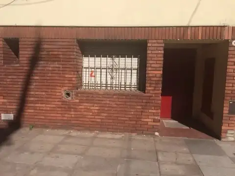 Luminoso Monoambiente Frente Planta Baja- Alberti al 900 Cerca SUBTE- Whatsapp1136072562