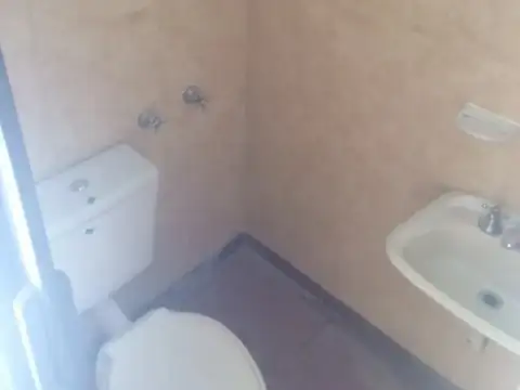 Luminoso Monoambiente Frente Planta Baja- Alberti al 900 Cerca SUBTE- Whatsapp