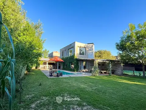 ALQUILER - Casa de 3 dormitorios con piscina, quincho y amplio parque - Roldán.