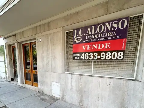 Departamento de 2 amb con patio, en PB al frente.Bajas exp 
