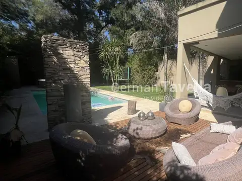 Casa 5 ambientes con 4 baños
