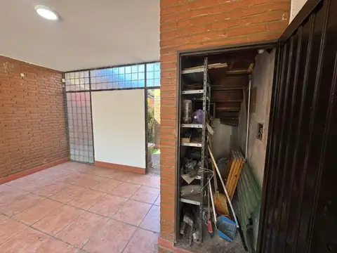VENTA CASA 3 DORMITORIOS -AV. ADOLFO DE LA VEGA 50