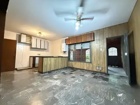 Casa 6 ambientes con 1 baño