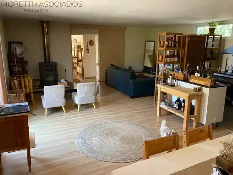 Casa en Venta de 4 ambientes en Barrio Parque Leloircon gran terraza y cochera