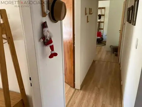 Casa en Alquiler con 2 cocheras