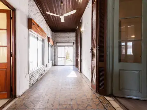 NUEVO VALOR - Casa jardín y patio a reciclar