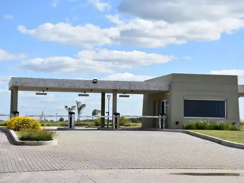 VENTA LOTE EN SANTA CLARA AL SUR CON CASA A TERMINAR