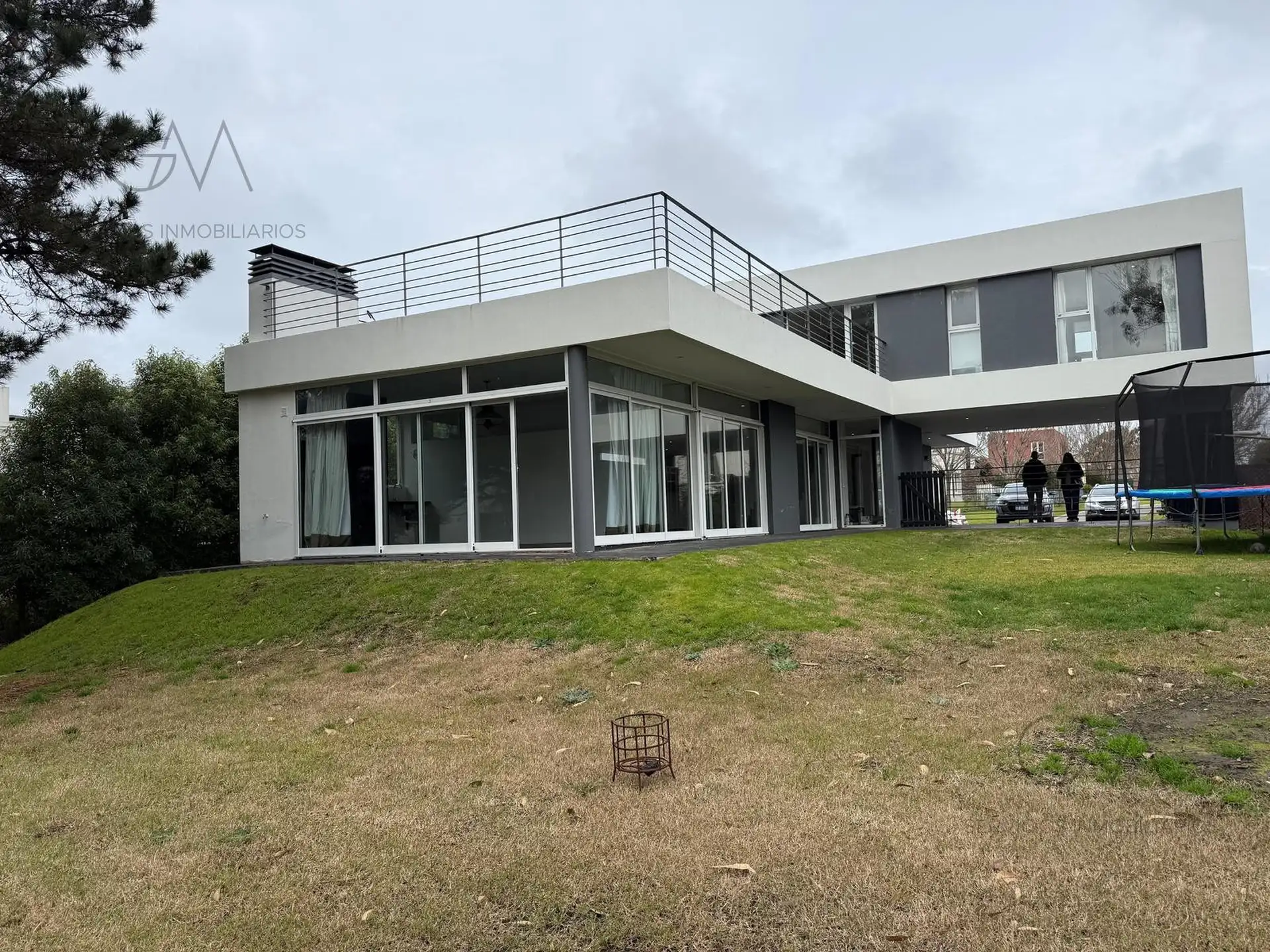 Casa de 5 ambientes más quincho en Arenas del Sur
