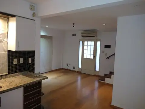 Depto Tipo Casa en Alquiler en Bernal, $ 800.000