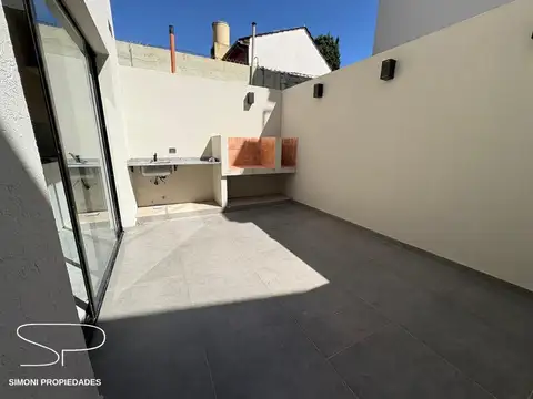 Hermoso PH de 3 ambientes con patio y parrilla a estrenar