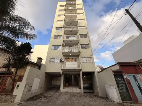 Departamento en Venta en  Villa Ballester - Dos ambientes Amplio- Zona centro.