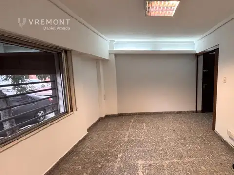 Departamento de 2 ambientes en Venta en Barracas, planta baja con patio.