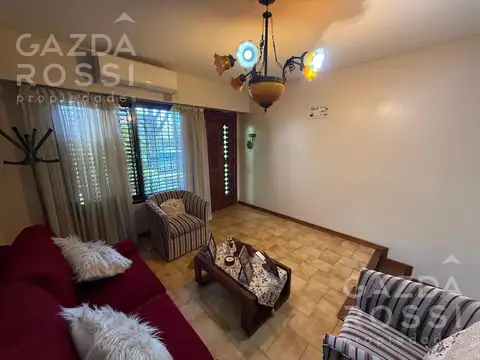 Casa 5 ambientes con 4 baños