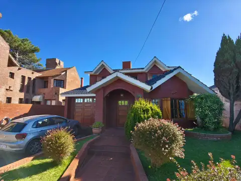 Casa 5 ambientes con 3 baños