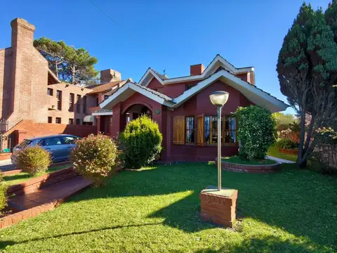Casa en Venta con 2 cocheras