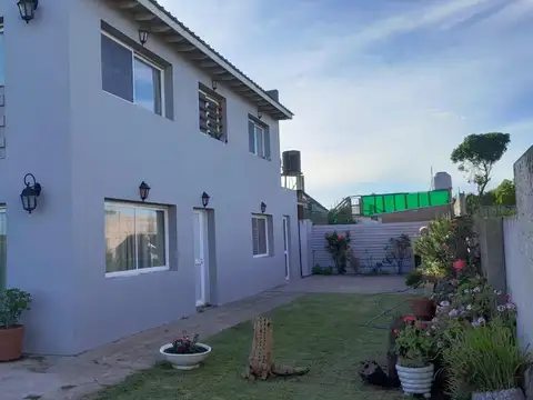 Las Rosas y Las Camelias