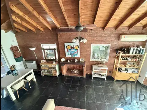 Casa 6 ambientes con 2 baños