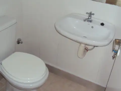 A 4 cuadras de la estación, ideal servicios