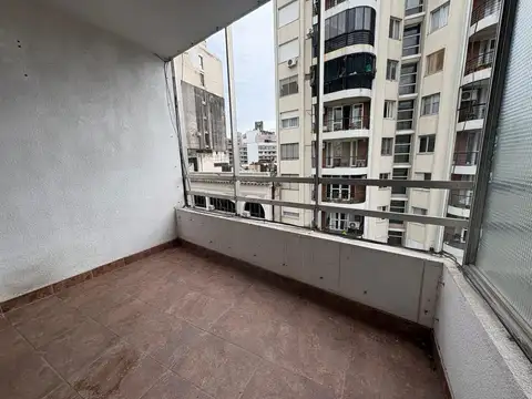 Amplio monoambiente en el centro