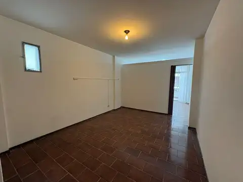 Amplio monoambiente en el centro
