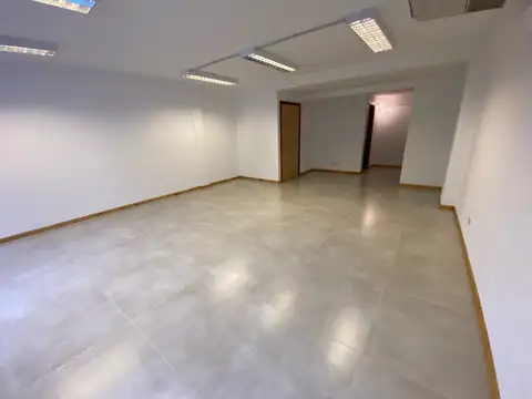 Oficina en Alquiler con 1 cochera