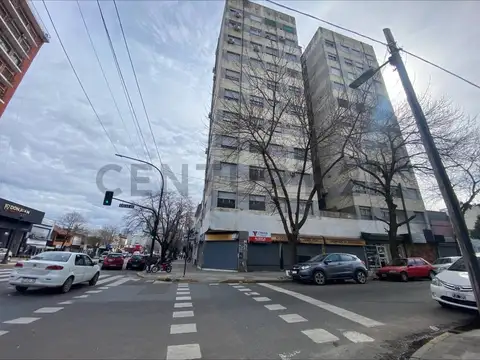 7 y 41 , departamento de dos dormitorios en venta .