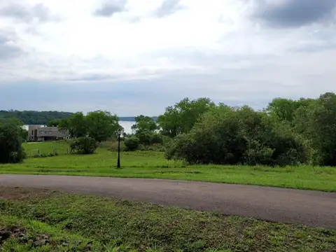 HERMOSO LOTE 1200 M2 EN SANTA CECILIA SOBRE EL RIO