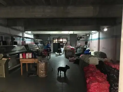 CASA 5 AMBIENTES EN DOS PLANTAS , GARAGE , GALPON , EXCELENTE LOTE PARA CONSTRUIR