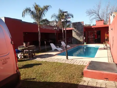 Venta Casa quinta con pileta en Francisco Alvarez