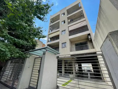 Castelar Sur, Departamento 2 ambientes con cochera descubier