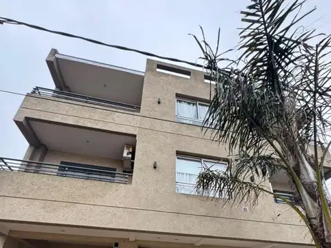 DEPARTAMENTO 2 AMBIENTES CN BALCON AL FRENTE EN V. LUZURIAGA