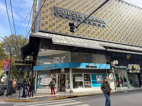 Av. Santa Fe al 2001 esq. Ayacucho