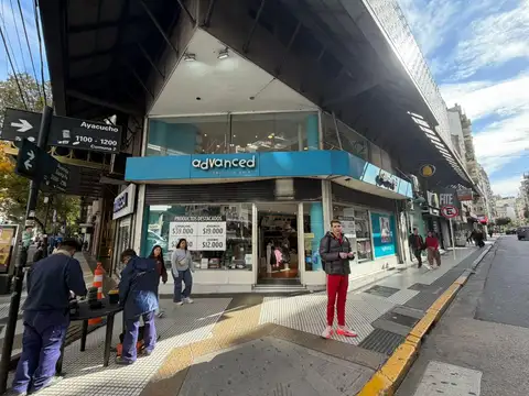 Local Av. Santa Fe al 2001 esq. Ayacucho 