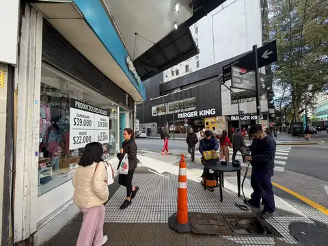 Local Av. Santa Fe al 2001 esq. Ayacucho