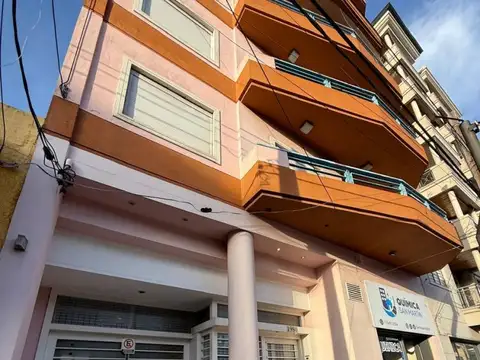 DEPARTAMENTYO 2 AMBIENTES CONTRAFRENTE CON PEQUEÑO BALCON 