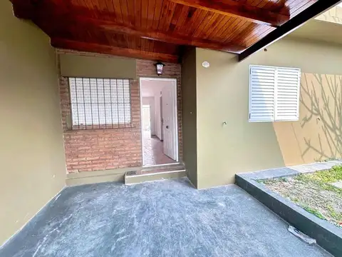 Casa en Alquiler con 1 cochera
