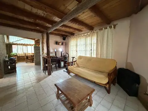 Casa 5 ambientes con 1 baño
