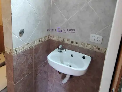 Excelente PH de 4 ambientes con patio y terraza