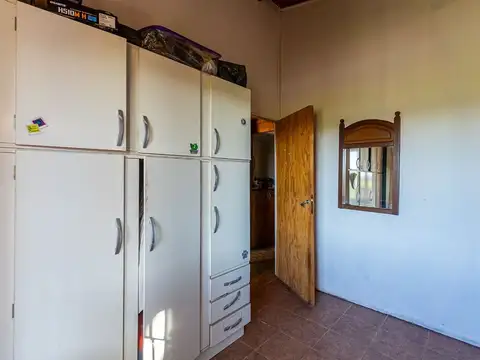 CASA 2 DORMITORIOS EN VENTA AMPLIO TERRENO-ROLDAN