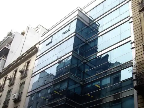 Oficina con terraza en impecable estado