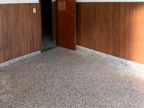 Casa 6 ambientes con 1 baño