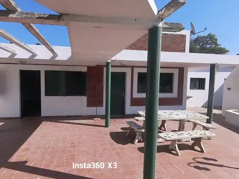 Casa 4 ambientes con 2 baños