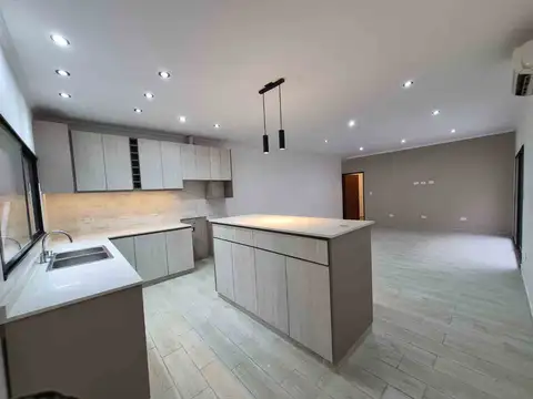 Casa 3 ambientes con 1 baño
