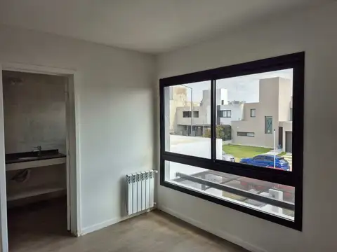 Casa en Alquiler con 2 cocheras