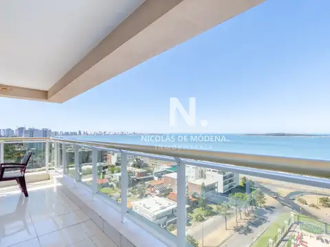 En venta apartamento de 3 dormitorios en suite en Punta del Este