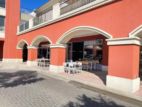 Excelente local con renta vigente en venta en Pueblo Caamaño