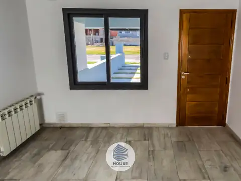 Casa 3 ambientes con 2 baños