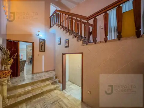 Importante Casa En Venta sobre Av. Alberdi