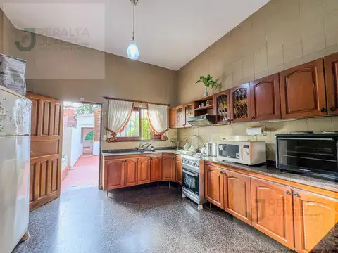 Casa 7 ambientes con 4 baños