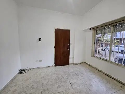 2 y 61. Depto se 1 dormitorio con Patio